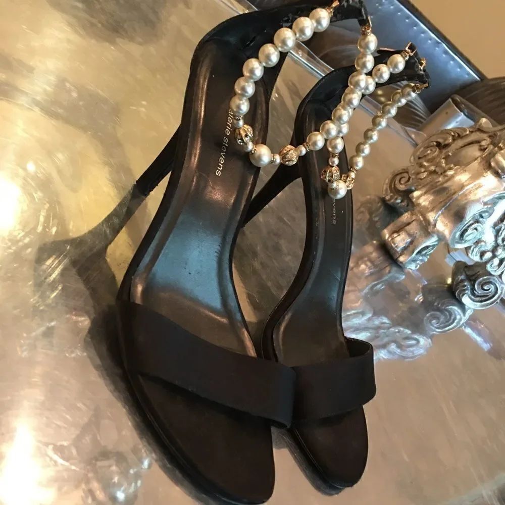 Valerie’s Pearl Cuff Heels! - Picture 5 of 8